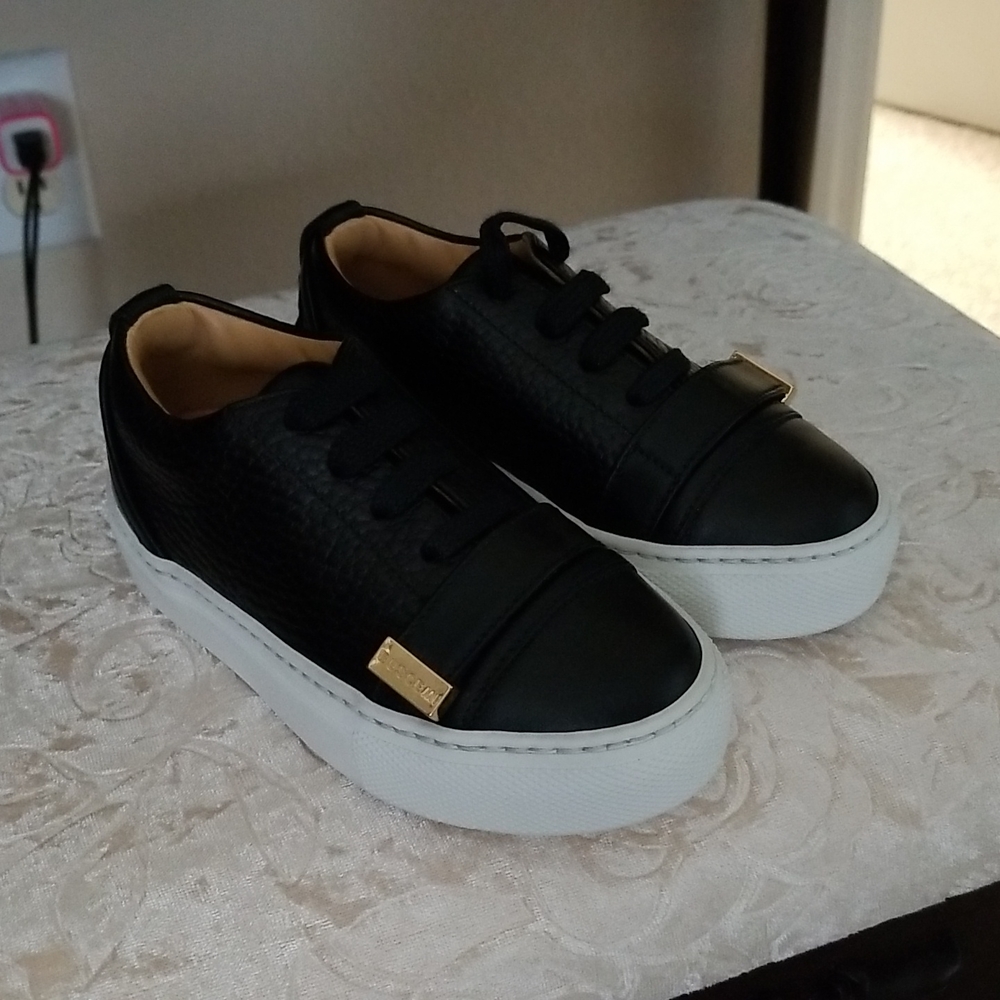 Boys shoes